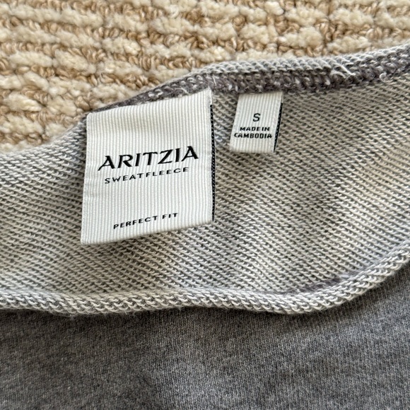 Aritzia Sweat fleece sweatshirt and shorts - Picture 4 of 8